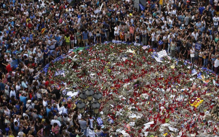 Μεγάλη διαδήλωση κατά της τρομοκρατίας στη Βαρκελώνη (εικόνες)